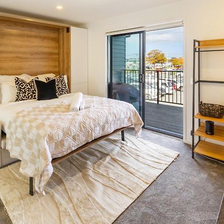 Prime Locale: Studio With Balcony Christchurch Exteriör bild