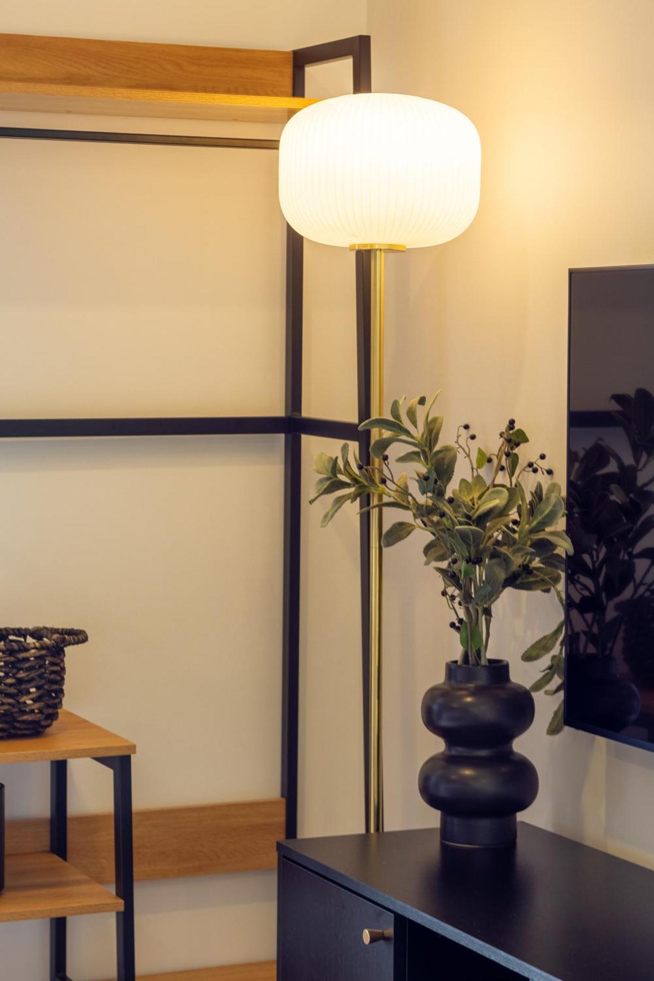 Prime Locale: Studio With Balcony Christchurch Exteriör bild