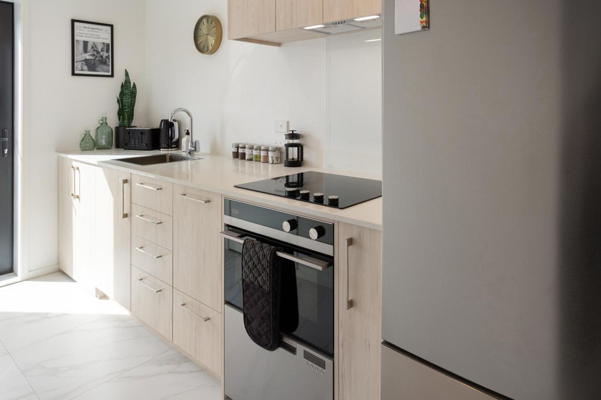 Prime Locale: Studio With Balcony Christchurch Exteriör bild