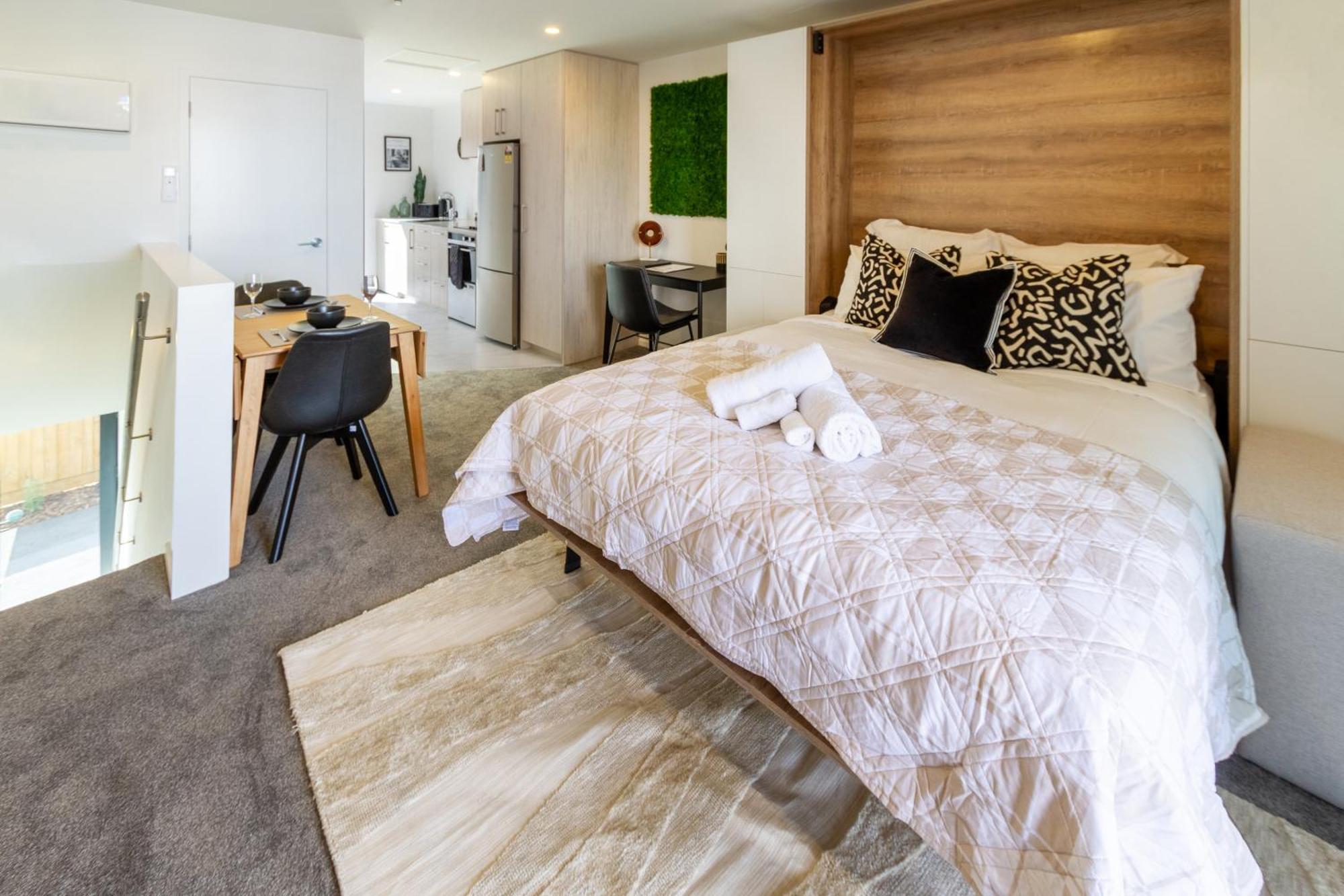 Prime Locale: Studio With Balcony Christchurch Exteriör bild