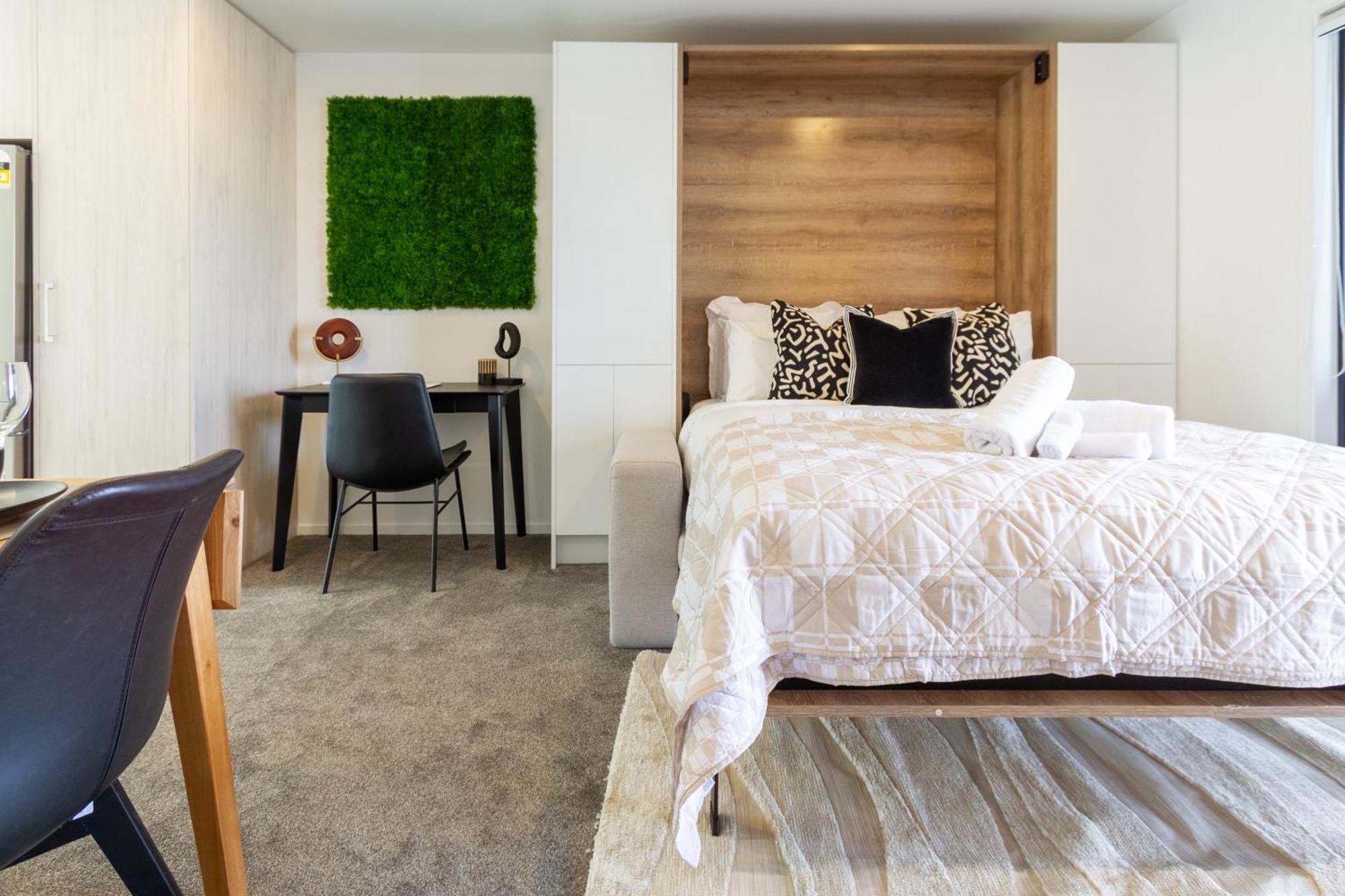 Prime Locale: Studio With Balcony Christchurch Exteriör bild