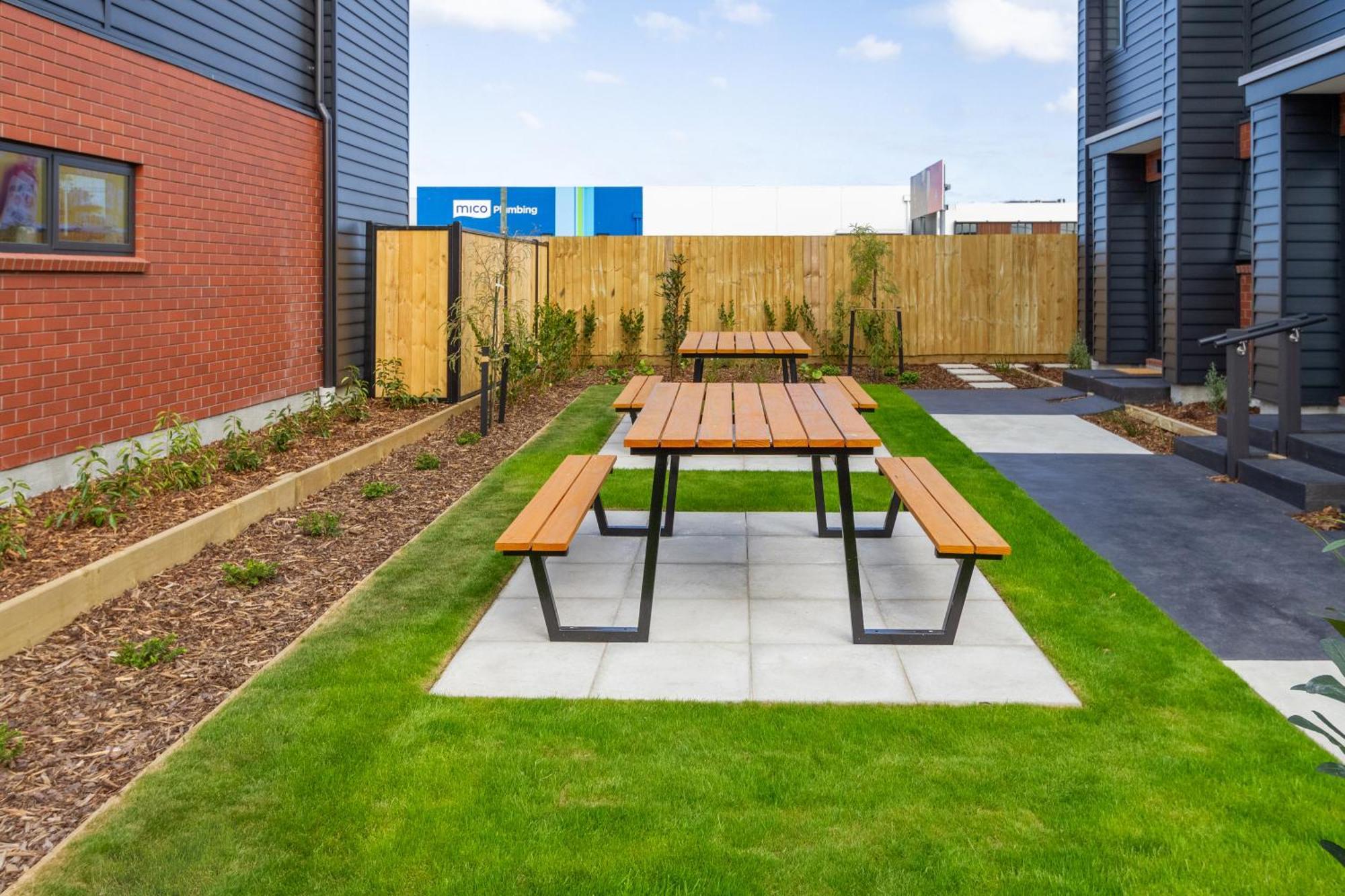 Prime Locale: Studio With Balcony Christchurch Exteriör bild